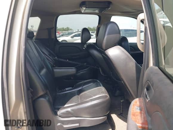 2007 Chevrolet Suburban LTZ z VIN 3GNFC16077G143345, wystawiony jako IAAI lot #42073956 z przebiegiem Nie podano mil oraz . Historia ofert i sprzedaży dostępna na DreamBid. Obrazek 8.