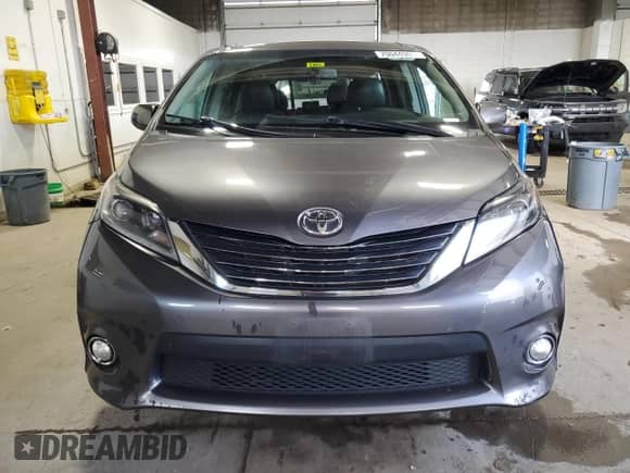 2017 Toyota Sienna SE with VIN 5TDXZ3DC7HS825200, listed as a Copart auction lot 70044905 with 221,114 mi miles and Salvage title. Bid and sale history available at DreamBid. Image 5.