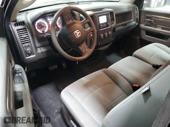 2019 Ram 1500 Tradesman z VIN 3C6JR7AT8KG625120, wystawiony jako Copart lot #48975795 z przebiegiem 46 896 mil mil oraz Szkoda całkowita • Salvage title. Historia ofert i sprzedaży dostępna na DreamBid. Obrazek 8.