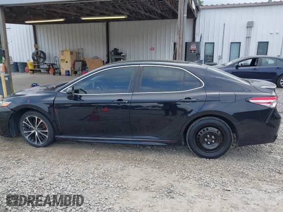 2020 Toyota Camry SE z VIN 4T1G11AK4LU342383, wystawiony jako IAAI lot #43019876 z przebiegiem 111 118 mil mil oraz . Historia ofert i sprzedaży dostępna na DreamBid. Obrazek 14.