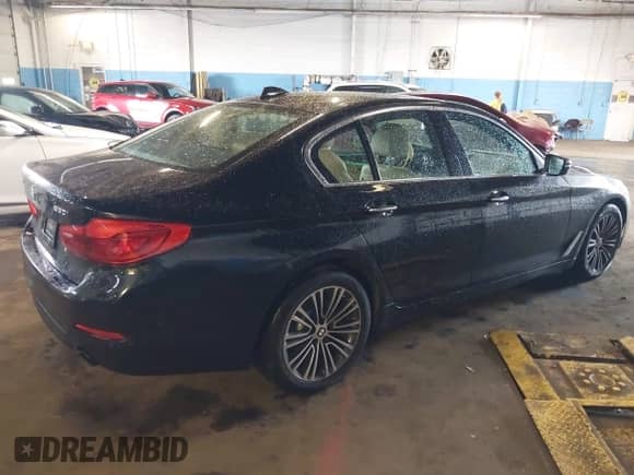 2017 BMW 5 Series 530i xDrive с VIN WBAJA7C32HWA70883, выставлен на аукционе IAAI как лот 42288139 с пробегом 137 534 миль миль и . История ставок и продаж доступна на DreamBid. Изображение 4.