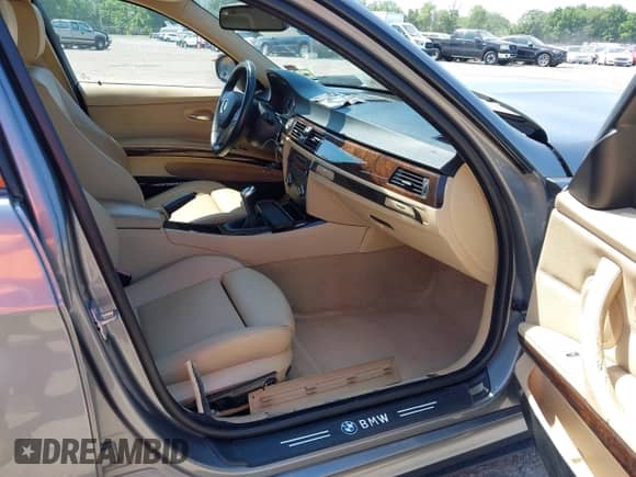 2010 BMW 3 Series 328i с VIN WBAPH5C51AA448963, выставлен на аукционе IAAI как лот 42568110 с пробегом 112 050 миль миль и . История ставок и продаж доступна на DreamBid. Изображение 5.