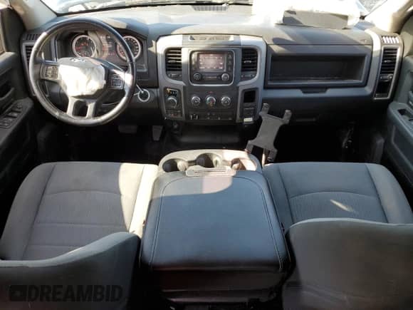 2022 Ram 1500 Tradesman z VIN 3C6RR7KT1NG174327, wystawiony jako Copart lot #58899385 z przebiegiem 45 099 mil mil oraz Szkoda całkowita • Salvage title. Historia ofert i sprzedaży dostępna na DreamBid. Obrazek 8.