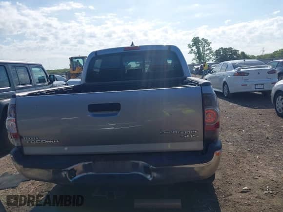 2014 Toyota Tacoma PreRunner z VIN 5TFJX4GN6EX028909, wystawiony jako IAAI lot #42840272 z przebiegiem 229 327 mil mil oraz . Historia ofert i sprzedaży dostępna na DreamBid. Obrazek 15.