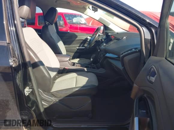 2017 Ford Escape SE z VIN 1FMCU9G92HUD59019, wystawiony jako IAAI lot #43229696 z przebiegiem 110 838 mil mil oraz . Historia ofert i sprzedaży dostępna na DreamBid. Obrazek 5.