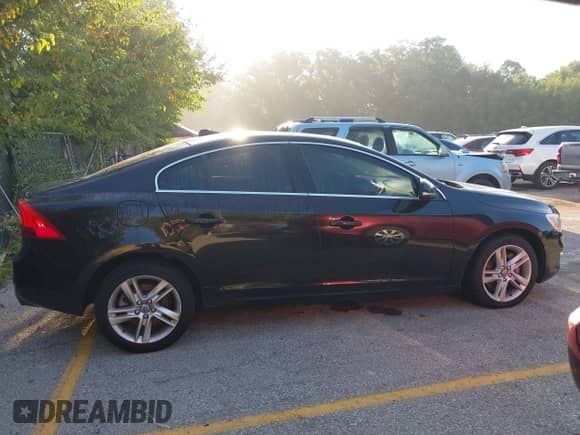 2015 Volvo S60 T5 Premier с VIN YV1612TK4F1345481, выставлен на аукционе IAAI как лот 43141748 с пробегом 179 143 миль миль и . История ставок и продаж доступна на DreamBid. Изображение 13.