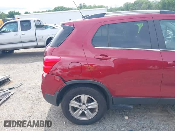 2020 Chevrolet Trax LT с VIN 3GNCJPSB3LL218207, выставлен на аукционе IAAI как лот 42685898 с пробегом 65 575 миль миль и . История ставок и продаж доступна на DreamBid. Изображение 18.
