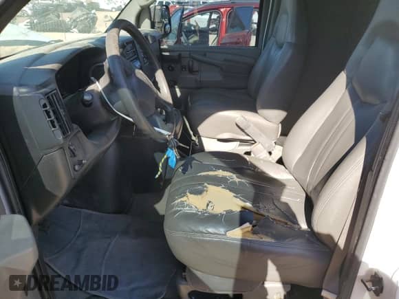 2004 Chevrolet Express Cargo с VIN 1GCFG15X541101679, выставлен на аукционе Copart как лот 89530565 с пробегом 258 334 миль миль и Чистый • Clean title. История ставок и продаж доступна на DreamBid. Изображение 7.