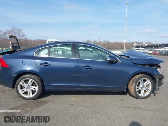 2015 Volvo S60 T5 Drive-E Premier with VIN YV126MFK1F2336609, listed as a IAAI auction lot 41786376 with 50,538 mi miles and . Bid and sale history available at DreamBid. Image 13.