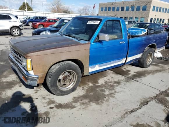 1989 Chevrolet S-10 z VIN 1GCCS14Z1K8177523, wystawiony jako Copart lot #47226465 z przebiegiem 224 864 mil mil oraz Szkoda całkowita • Salvage title. Historia ofert i sprzedaży dostępna na DreamBid. Obrazek 1.