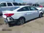 2017 Hyundai Sonata SE z VIN 5NPE24AF0HH472594, wystawiony jako IAAI lot #43299819 z przebiegiem Nie podano mil oraz . Historia ofert i sprzedaży dostępna na DreamBid. Obrazek 4.