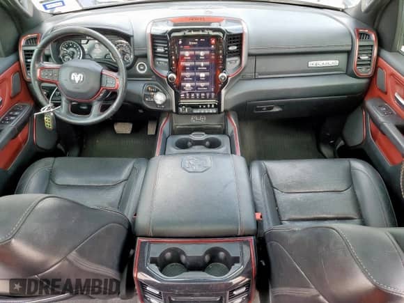 2020 Ram 1500 Rebel z VIN 1C6SRFLT6LN127034, wystawiony jako Copart lot #64791005 z przebiegiem 86 689 mil mil oraz Szkoda całkowita • Salvage title. Historia ofert i sprzedaży dostępna na DreamBid. Obrazek 8.