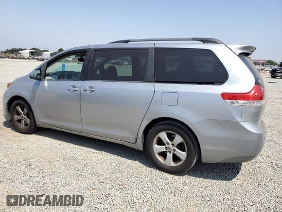 2011 Toyota Sienna LE with VIN 5TDKK3DC7BS071561, listed as a Copart auction lot 68593175 with 272,473 mi miles and Clean title. Bid and sale history available at DreamBid. Image 2.