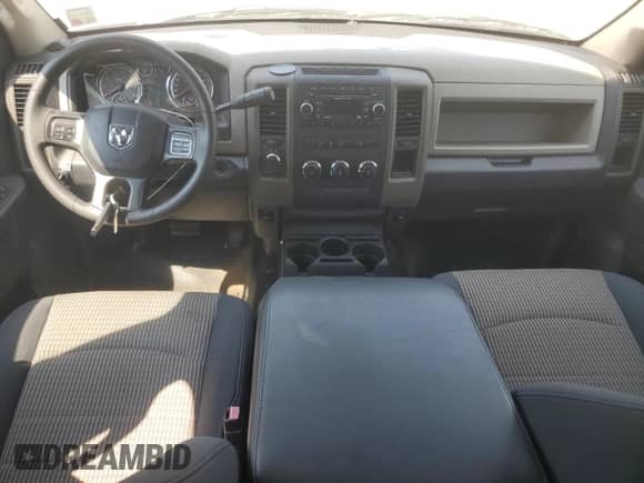 2012 Ram 1500 ST z VIN 1C6RD7FP7CS155671, wystawiony jako Copart lot #72000105 z przebiegiem 103 690 mil mil oraz Czysty tytuł • Clean title. Historia ofert i sprzedaży dostępna na DreamBid. Obrazek 8.