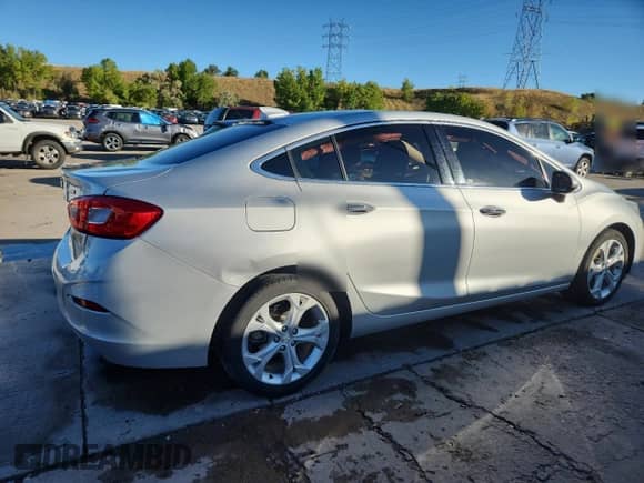 2018 Chevrolet Cruze Premier с VIN 1G1BF5SM8J7108758, выставлен на аукционе Copart как лот 84032945 с пробегом 75 319 миль миль и Списание • Salvage title. История ставок и продаж доступна на DreamBid. Изображение 3.