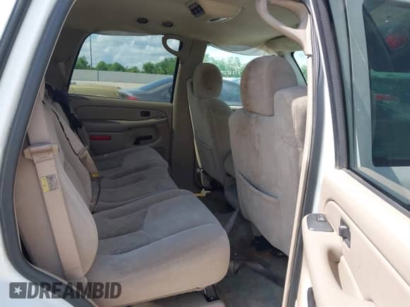2005 Chevrolet Tahoe LS z VIN 1GNEC13V05R172968, wystawiony jako IAAI lot #42850842 z przebiegiem 264 899 mil mil oraz . Historia ofert i sprzedaży dostępna na DreamBid. Obrazek 8.