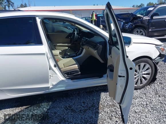 2013 Honda Accord Touring с VIN 1HGCR3F95DA047522, выставлен на аукционе IAAI как лот 43200333 с пробегом 100 859 миль миль и . История ставок и продаж доступна на DreamBid. Изображение 5.