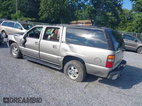 2002 Chevrolet Suburban LT with VIN 1GNFK16Z02J176373, listed as a IAAI auction lot 42769038 with 195,274 mi miles and . Bid and sale history available at DreamBid. Image 3.