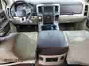 2015 Ram 1500 Laramie z VIN 1C6RR6NT9FS566133, wystawiony jako Copart lot #67740645 z przebiegiem 75 532 mil mil oraz Szkoda całkowita • Salvage title. Historia ofert i sprzedaży dostępna na DreamBid. Obrazek 8.