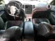 2012 Jeep Grand Cherokee SRT-8 z VIN 1C4RJFDJ3CC216292, wystawiony jako Copart lot #82024225 z przebiegiem 181 122 mil mil oraz Szkoda całkowita • Salvage title. Historia ofert i sprzedaży dostępna na DreamBid. Obrazek 8.