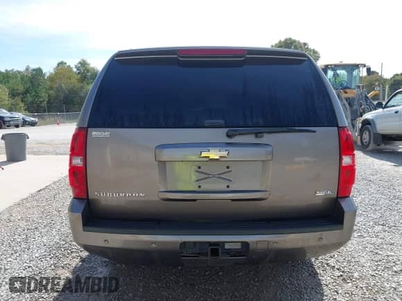 2011 Chevrolet Suburban LT z VIN 1GNSCJE09BR344091, wystawiony jako IAAI lot #43487649 z przebiegiem 182 652 mil mil oraz . Historia ofert i sprzedaży dostępna na DreamBid. Obrazek 16.