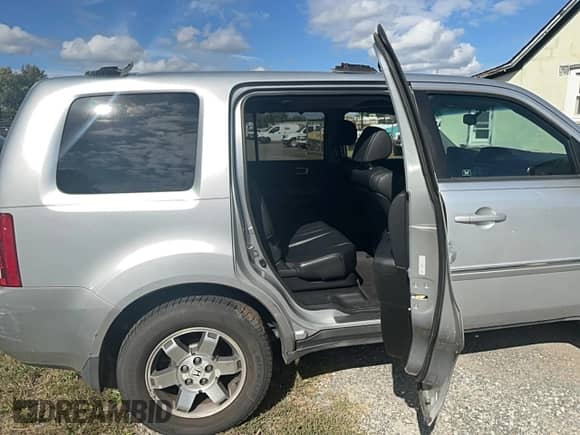 2010 Honda Pilot Touring с VIN 5FNYF4H88AB019661, выставлен на аукционе Copart как лот 85937495 с пробегом 188 907 миль миль и Чистый • Clean title. История ставок и продаж доступна на DreamBid. Изображение 6.