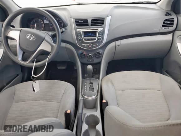 2016 Hyundai Accent SE z VIN KMHCT4AE7GU111763, wystawiony jako Copart lot #89890535 z przebiegiem 81 988 mil mil oraz Szkoda całkowita • Salvage title. Historia ofert i sprzedaży dostępna na DreamBid. Obrazek 8.