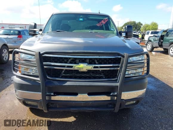 2007 Chevrolet Silverado 2500HD LS z VIN 1GCHC23U97F195897, wystawiony jako IAAI lot #43178020 z przebiegiem 221 601 mil mil oraz . Historia ofert i sprzedaży dostępna na DreamBid. Obrazek 12.