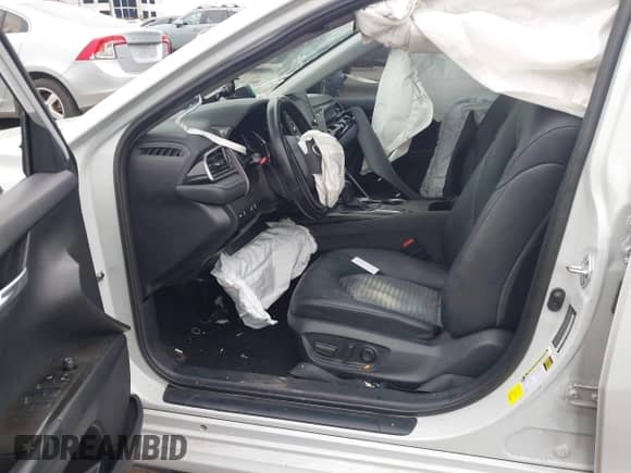 2023 Toyota Camry SE z VIN 4T1G11AK0PU140680, wystawiony jako IAAI lot #43113052 z przebiegiem 99 906 mil mil oraz . Historia ofert i sprzedaży dostępna na DreamBid. Obrazek 5.