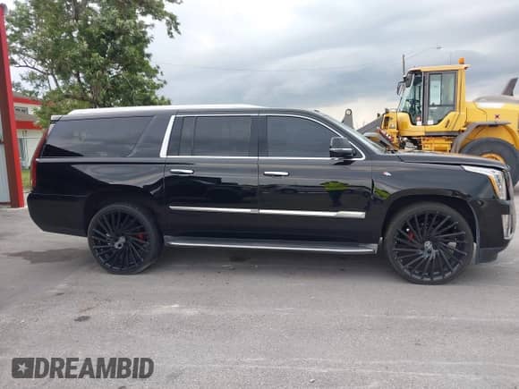 2015 Cadillac Escalade ESV Luxury with VIN 1GYS3SKJ4FR739291, listed as a IAAI auction lot 42334011 with 163,715 mi miles and . Bid and sale history available at DreamBid. Image 13.