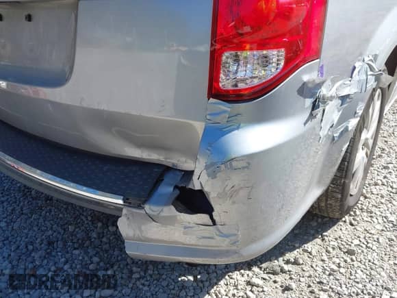 2017 Dodge Grand Caravan SE z VIN 2C4RDGBG6HR819420, wystawiony jako IAAI lot #43419911 z przebiegiem 135 250 mil mil oraz . Historia ofert i sprzedaży dostępna na DreamBid. Obrazek 17.