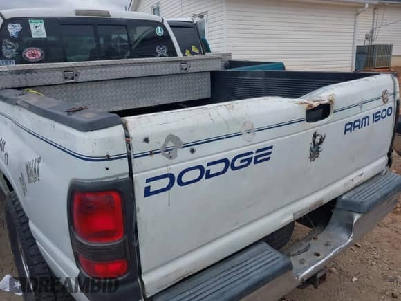 2000 Dodge 1500 with VIN 3B7HC13Y1YM203330, listed as a IAAI auction lot 43306234 with 221,933 mi miles and . Bid and sale history available at DreamBid. Image 6.