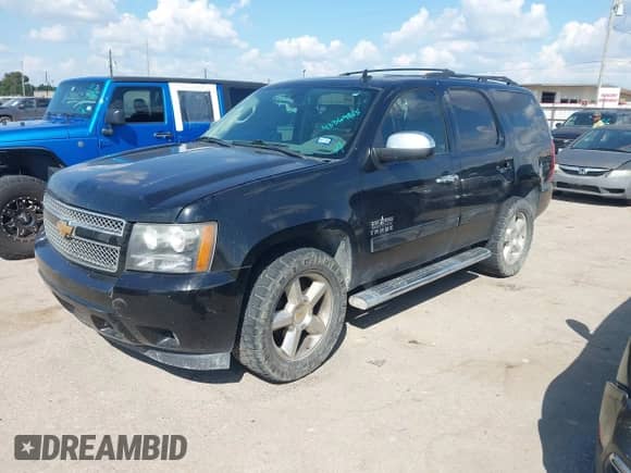 2013 Chevrolet Tahoe LT с VIN 1GNSCBE01DR153743, выставлен на аукционе IAAI как лот 43369855 с пробегом 270 663 миль миль и . История ставок и продаж доступна на DreamBid. Изображение 17.