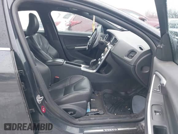 2015 Volvo S60 T5 Premier с VIN YV1612TK3F1359338, выставлен на аукционе IAAI как лот 41645209 с пробегом 106 822 миль миль и . История ставок и продаж доступна на DreamBid. Изображение 5.