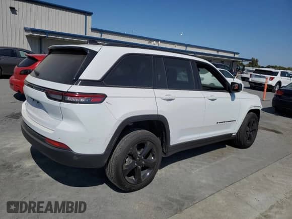 2023 Jeep Grand Cherokee Altitude with VIN 1C4RJHAG8PC517005, listed as a Copart auction lot 68127005 with 17,053 mi miles and Salvage title. Bid and sale history available at DreamBid. Image 3.