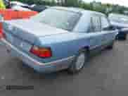 1992 Mercedes-Benz 300 z VIN WDBEB28E3NB558723, wystawiony jako IAAI lot #42354355 z przebiegiem 232 059 mil mil oraz . Historia ofert i sprzedaży dostępna na DreamBid. Obrazek 4.