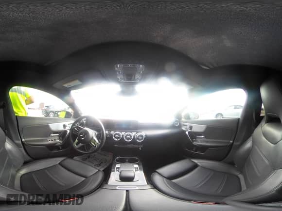 2020 Mercedes-Benz CLA 250 z VIN WDD5J4GB1LN043941, wystawiony jako IAAI lot #43011919 z przebiegiem 143 547 mil mil oraz . Historia ofert i sprzedaży dostępna na DreamBid. Obrazek 19.