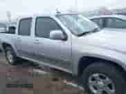 2010 Chevrolet Colorado 1LT z VIN 1GCDSCDE0A8125747, wystawiony jako IAAI lot #41634604 z przebiegiem 120 215 mil mil oraz . Historia ofert i sprzedaży dostępna na DreamBid. Obrazek 13.