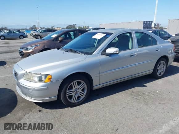2009 Volvo S60 2.5T with VIN YV1RS592092737620, listed as a IAAI auction lot 42393322 with 232,520 mi miles and . Bid and sale history available at DreamBid. Image 2.