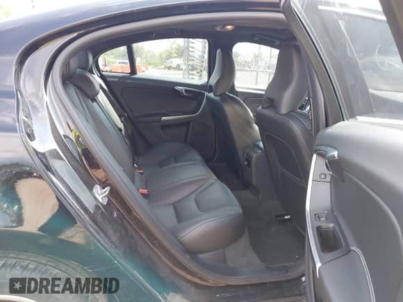 2015 Volvo S60 T5 Premier с VIN YV1612TK7F1357446, выставлен на аукционе IAAI как лот 41867566 с пробегом 90 023 миль миль и . История ставок и продаж доступна на DreamBid. Изображение 8.