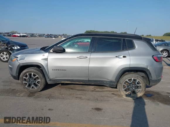 2019 Jeep Compass Trailhawk with VIN 3C4NJDDB2KT722257, listed as a IAAI auction lot 43191333 with 111,975 mi miles and . Bid and sale history available at DreamBid. Image 14.