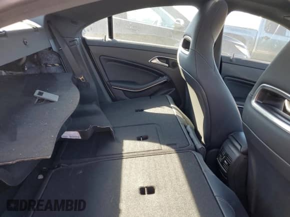 2014 Mercedes-Benz CLA 45 AMG с VIN WDDSJ5CB5EN131067, выставлен на аукционе Copart как лот 46662164 с пробегом 46 238 миль миль и Списание • Salvage title. История ставок и продаж доступна на DreamBid. Изображение 10.