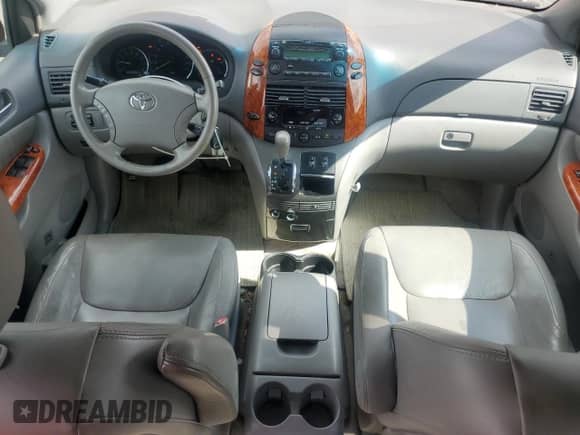 2009 Toyota Sienna XLE с VIN 5TDZK22C39S252050, выставлен на аукционе Copart как лот 81192095 с пробегом 137 814 миль миль и Списание • Salvage title. История ставок и продаж доступна на DreamBid. Изображение 8.