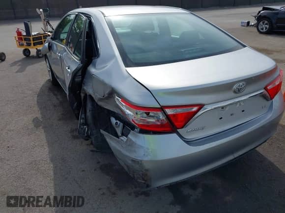 2015 Toyota Camry LE z VIN 4T4BF1FK3FR486571, wystawiony jako IAAI lot #43231806 z przebiegiem 56 105 mil mil oraz . Historia ofert i sprzedaży dostępna na DreamBid. Obrazek 17.