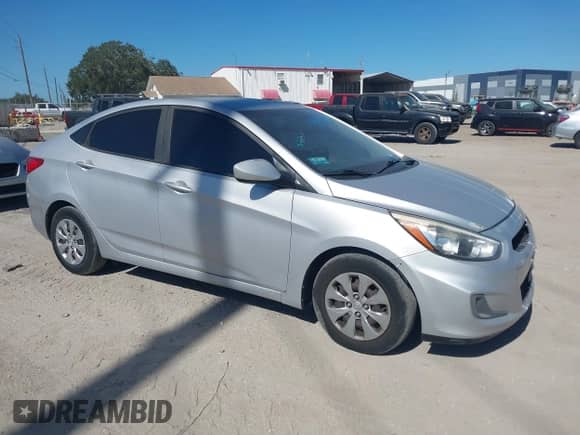 2017 Hyundai Accent SE z VIN KMHCT4AEXHU172820, wystawiony jako IAAI lot #43497661 z przebiegiem 120 574 mil mil oraz . Historia ofert i sprzedaży dostępna na DreamBid. Obrazek 1.