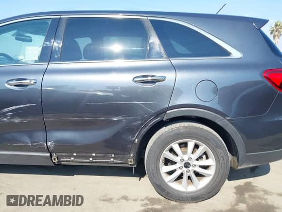 2020 Kia Sorento L with VIN 5XYPG4A38LG626825, listed as a IAAI auction lot 42894083 with 60,279 mi miles and . Bid and sale history available at DreamBid. Image 6.