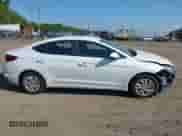2019 Hyundai Elantra SE с VIN 5NPD74LF8KH462302, выставлен на аукционе IAAI как лот 42645421 с пробегом 85 554 миль миль и . История ставок и продаж доступна на DreamBid. Изображение 14.
