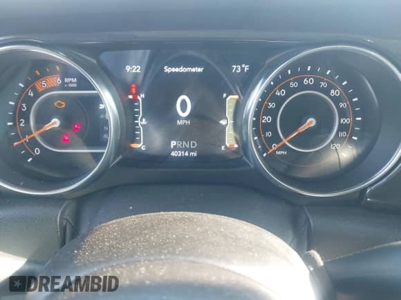 2021 Jeep Wrangler Unlimited Sahara Altitude z VIN 1C4HJXEM3MW598656, wystawiony jako IAAI lot #43292232 z przebiegiem 40 314 mil mil oraz . Historia ofert i sprzedaży dostępna na DreamBid. Obrazek 7.