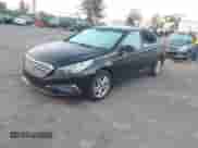 2015 Hyundai Sonata SE с VIN 5NPE24AF7FH218426, выставлен на аукционе IAAI как лот 43374173 с пробегом 127 036 миль миль и . История ставок и продаж доступна на DreamBid. Изображение 2.