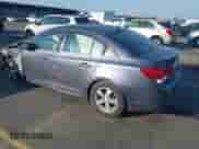 2014 Chevrolet Cruze 1LT z VIN 1G1PC5SB7E7144699, wystawiony jako IAAI lot #43241551 z przebiegiem 156 411 mil mil oraz . Historia ofert i sprzedaży dostępna na DreamBid. Obrazek 3.